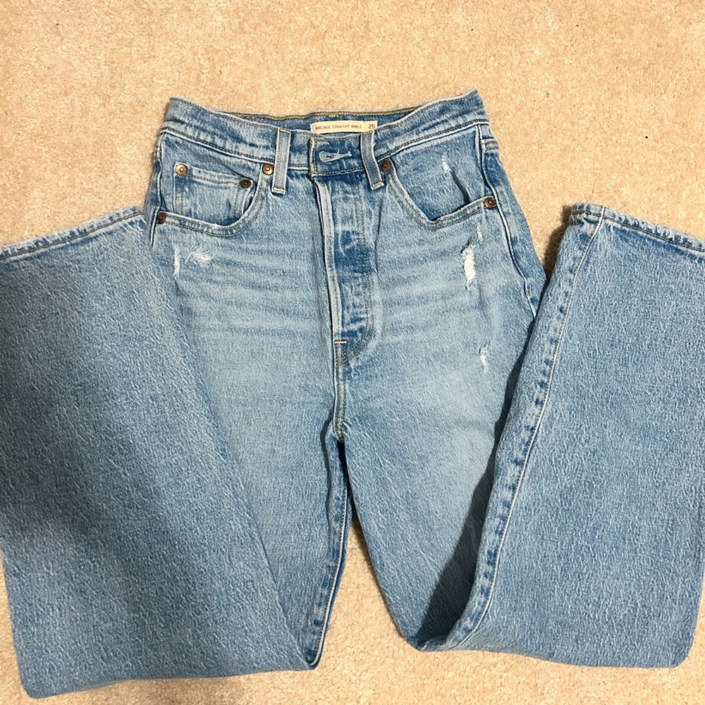 Levi’s Ribcage Straight Ankle Jeans